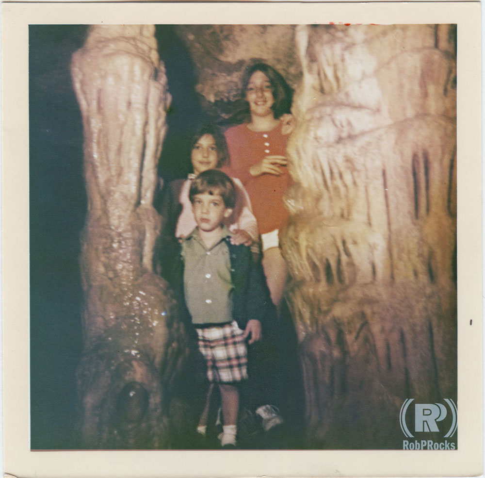 3 kids at Meramec Caverns
