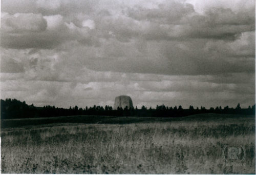 Devil’s-Tower-Far-Away_900x613 Devils Tower far