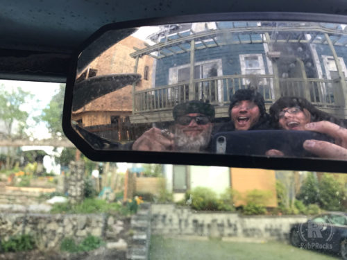 IH_Adventure_900x675 Friends in rearview mirror